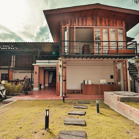 Sylvis Hostel Chiangmai チエンマイ エクステリア 写真